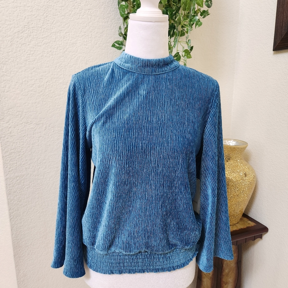 NWT Calligraphie Emerald Green Velvet Blouse with Bell Sleeve Size  Small